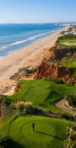 Golf beside the cliffs and beach at Vale do Lobo